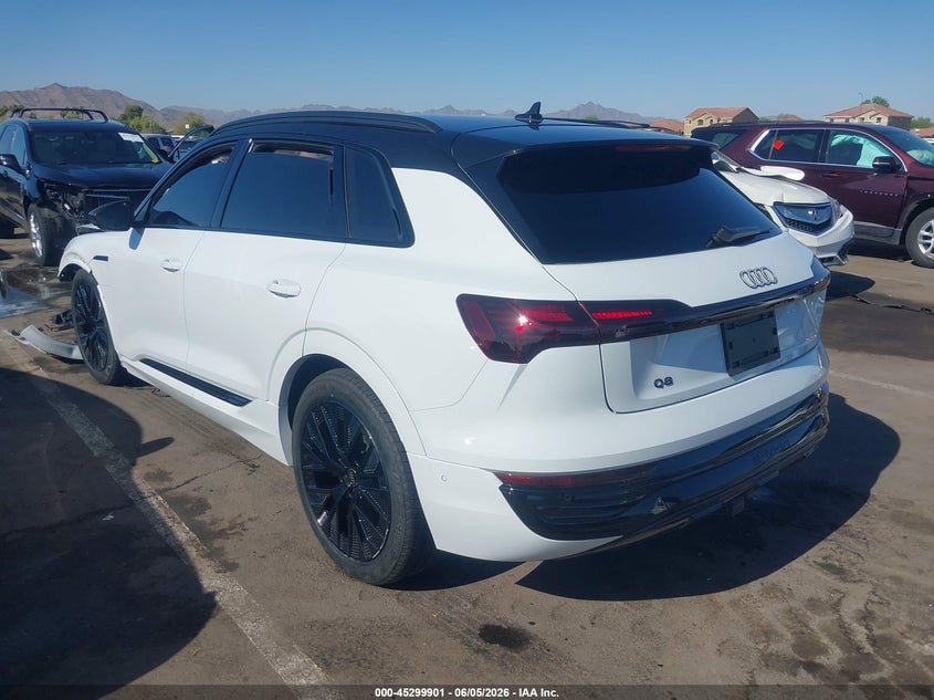 Vin: wa15aage0rb020190, lot: 45797757, audi q8 e-tron premium plus quattro 20243