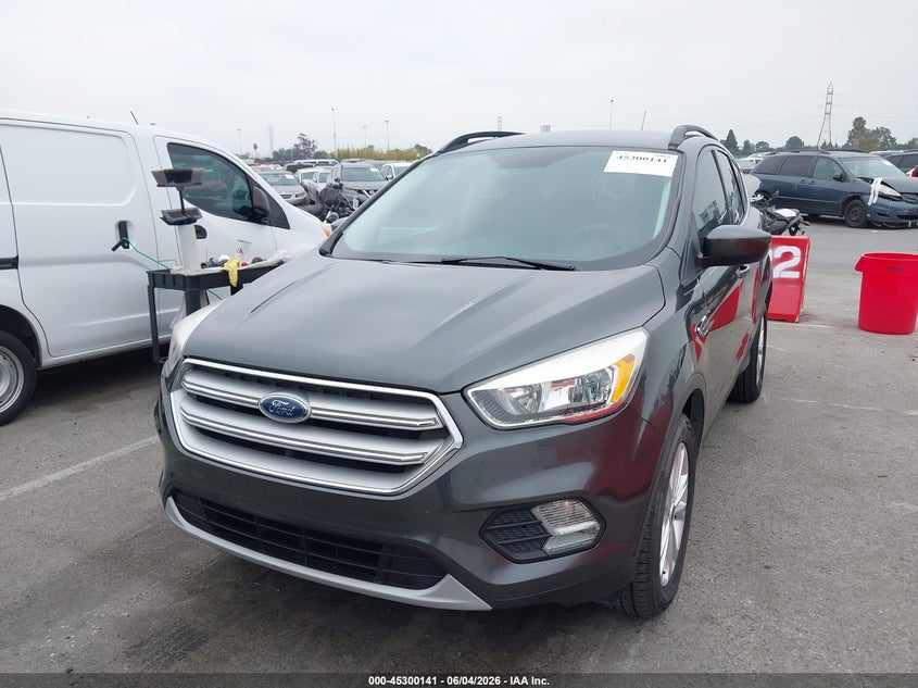 Vin: 1fmcu9gd8jub61099, lot: 45798004, ford escape se 20182