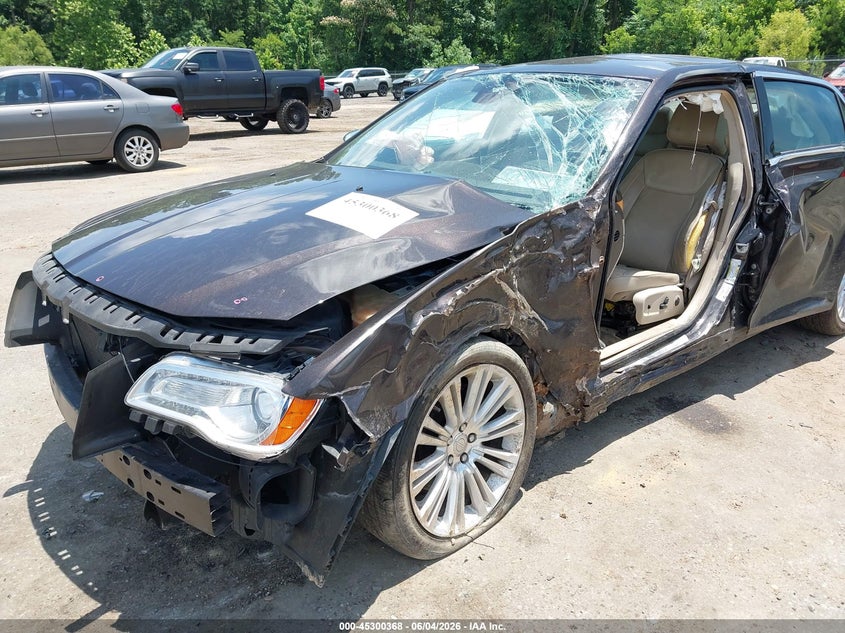 2012 Chrysler 300C VIN: 2C3CCAET2CH195360 Lot: 45300368