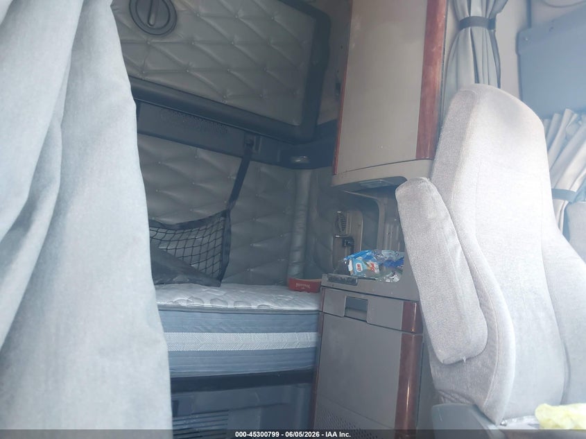 2017 FREIGHTLINER CASCADIA 125 auction photo 6