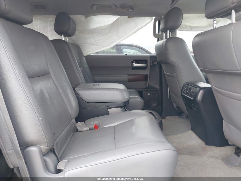 2011 Toyota Sequoia Platinum 5.7L V8 VIN: 5TDDY5G1XBS043234 Lot: 45300963
