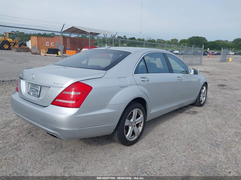 Vin: wddng8gb0aa315809, lot: 45799073, mercedes-benz s 550 4matic 20104