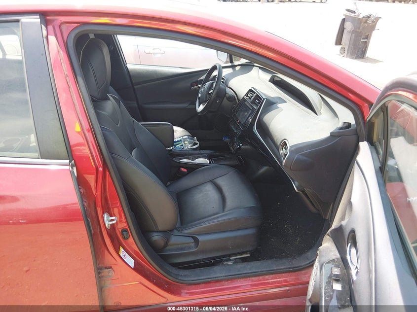 2017 TOYOTA PRIUS auction photo 5