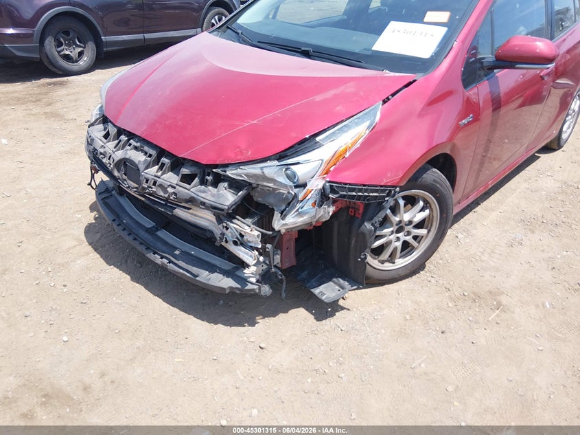 2017 TOYOTA PRIUS auction photo 6