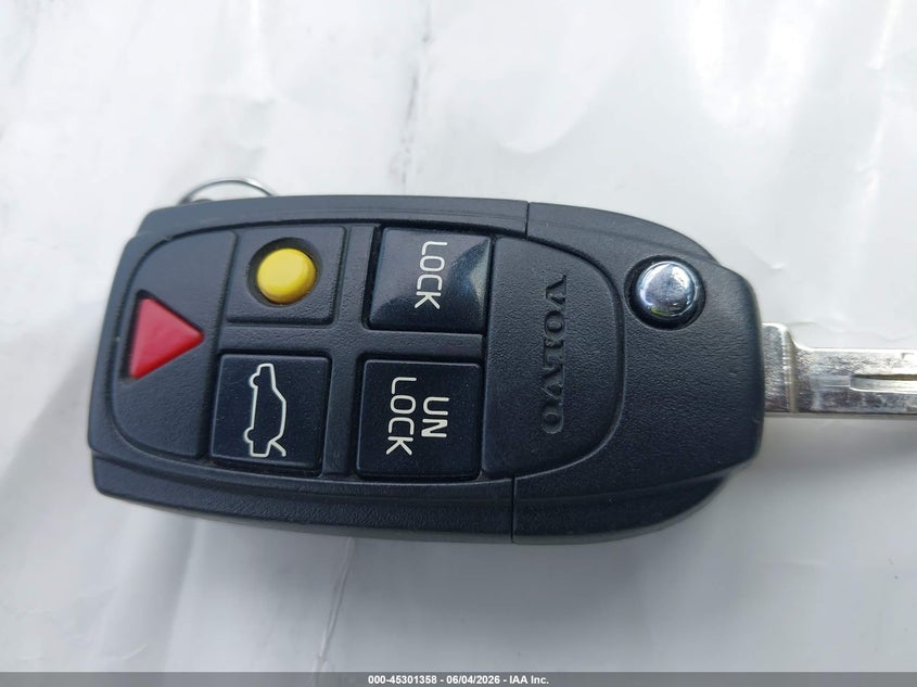 2005 Volvo V70 2.5T VIN: YV1SW592851493513 Lot: 45301358