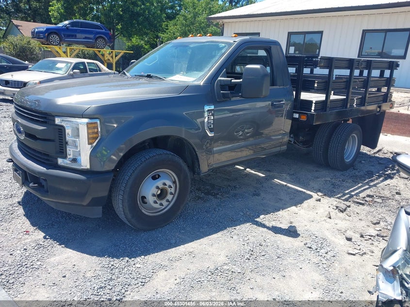 2019 FORD F-350 CHASSIS auction photo 2