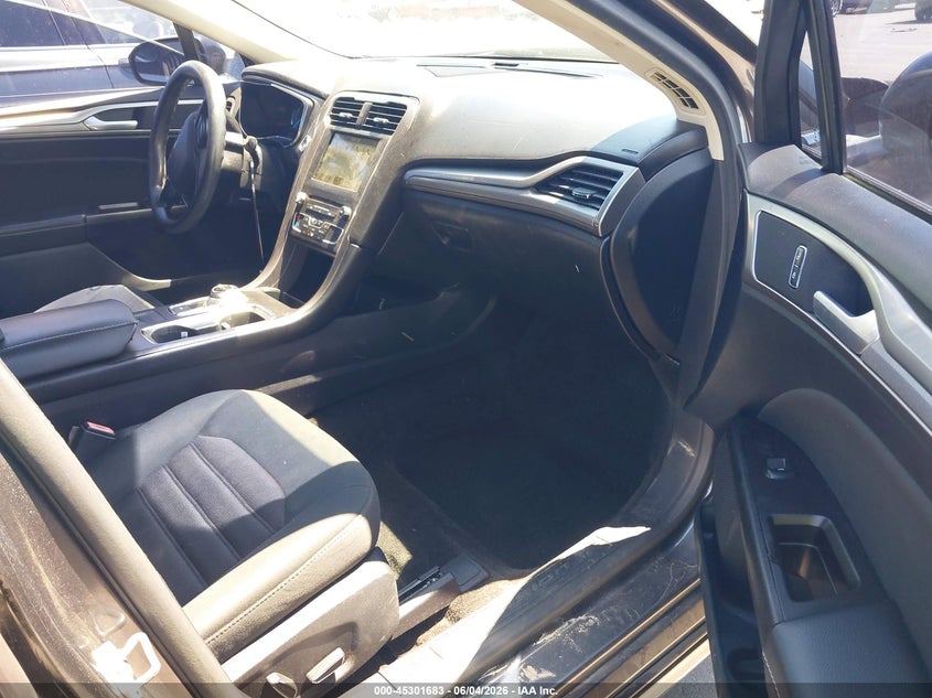 2017 FORD FUSION auction photo 5