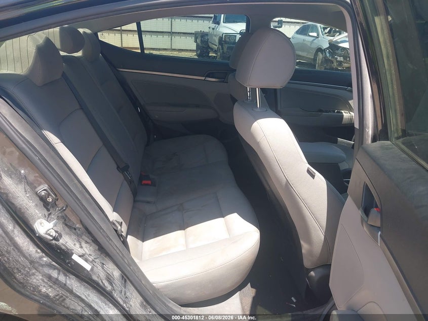 2018 HYUNDAI ELANTRA auction photo 8