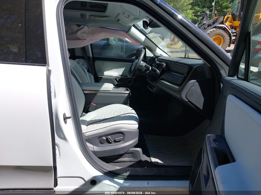 2024 RIVIAN R1S auction photo 5