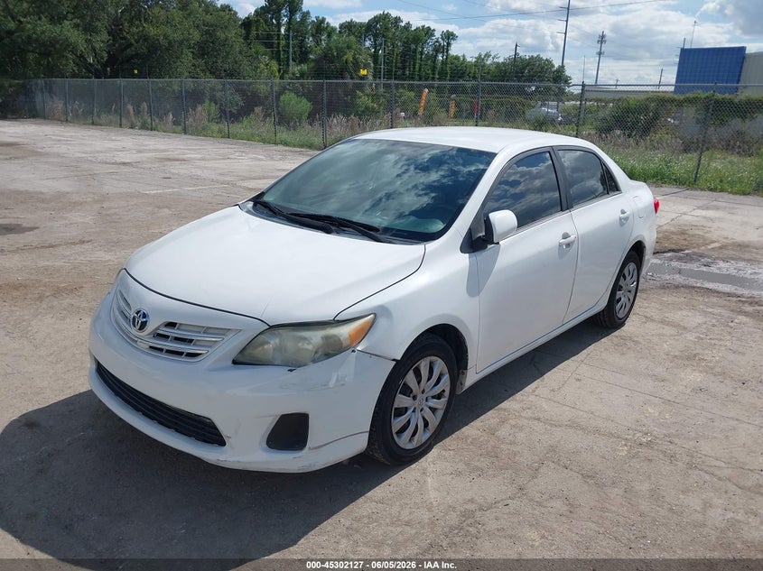 Vin: 2t1bu4ee1dc951277, lot: 45799990, toyota corolla le 20132