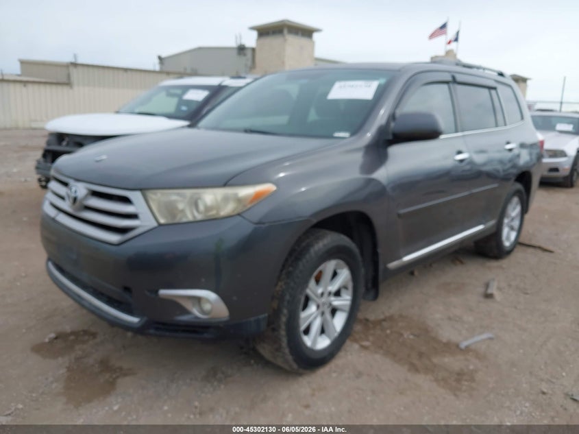5TDBK3EH6BS055216 2011 Toyota Highlander Base V6 photo 1