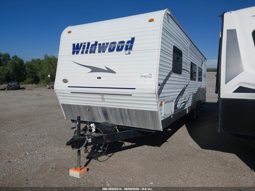 2009 FOREST RIVER WILDWOOD LE TRAVEL TRAILER auction photo 2