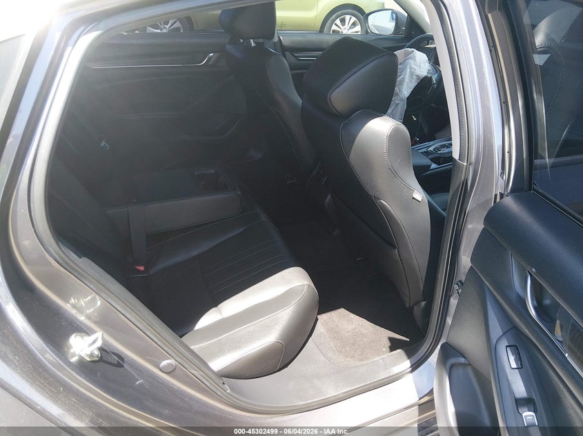 2019 HONDA ACCORD TOURING 2.0T — Photo 8