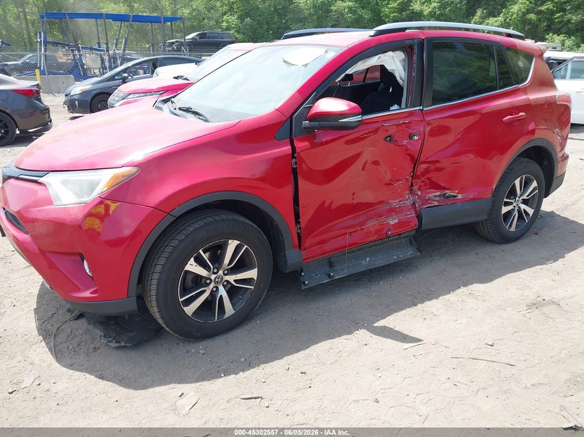 2017 TOYOTA RAV4 auction photo 2