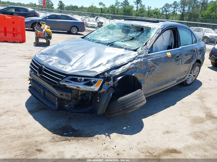 2015 VOLKSWAGEN JETTA auction photo 2