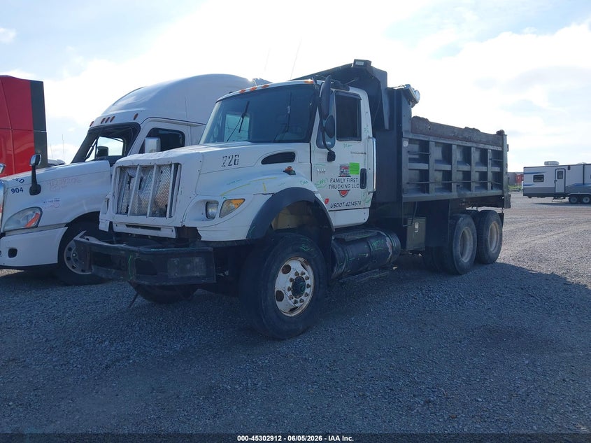 2004 INTERNATIONAL 7000 auction photo 2