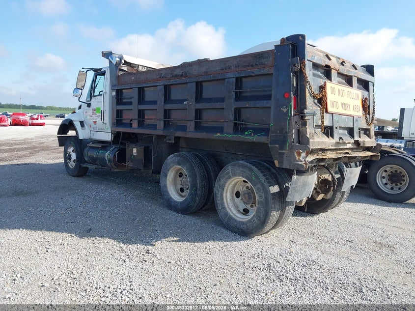 2004 INTERNATIONAL 7000 auction photo 3