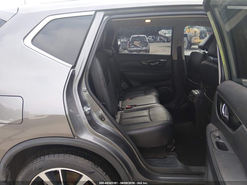 2017 NISSAN ROGUE auction photo 8