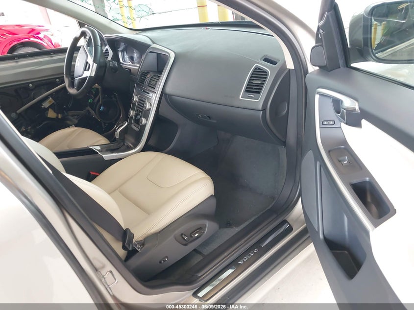 2016 VOLVO XC60 auction photo 5