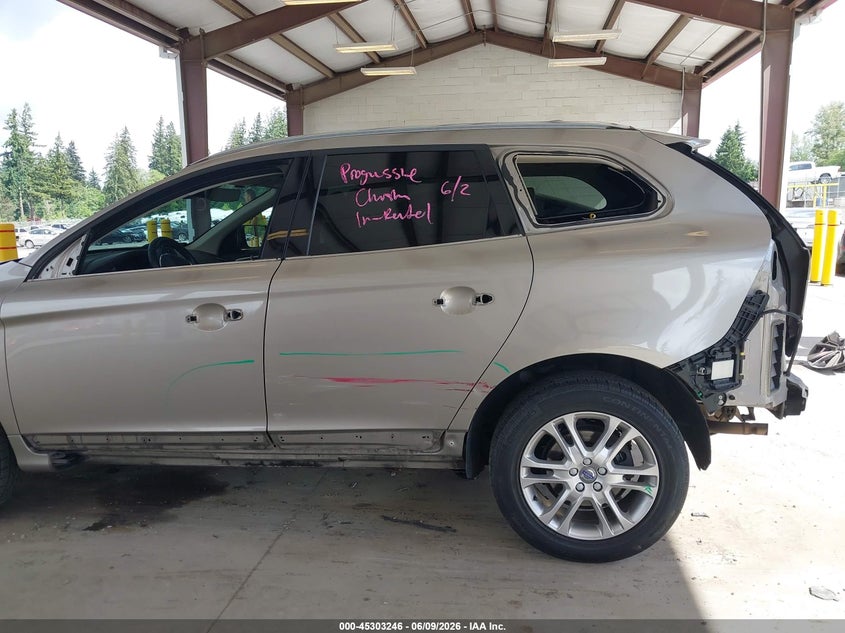 2016 VOLVO XC60 auction photo 6