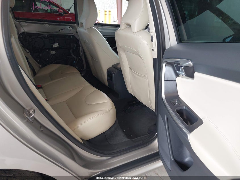 2016 VOLVO XC60 auction photo 8