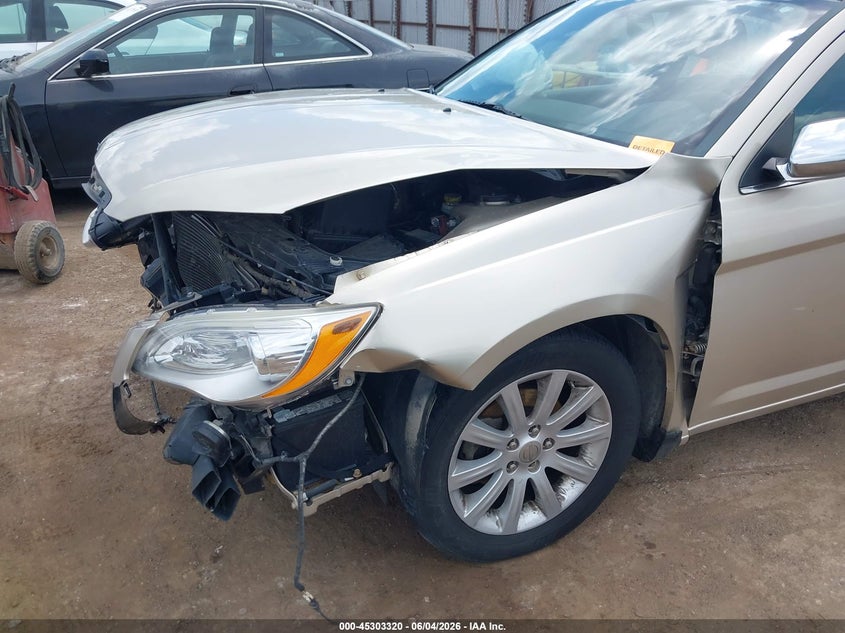 2013 Chrysler 200 Limited VIN: 1C3CCBCG6DN569375 Lot: 45303320