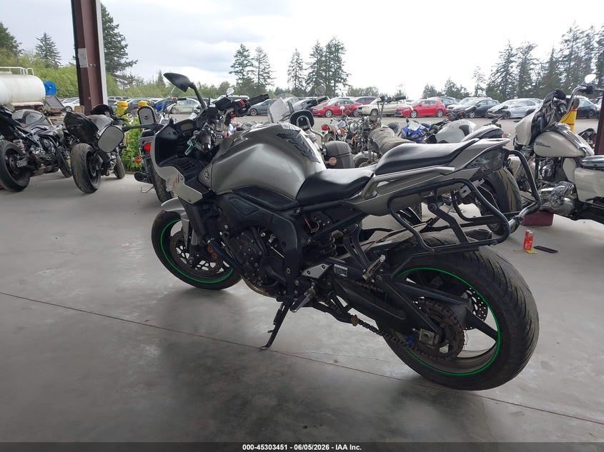 2011 YAMAHA FZ1 auction photo 3