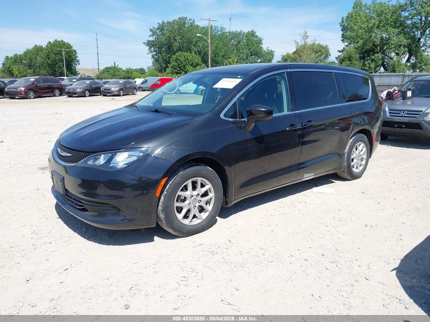 2017 CHRYSLER PACIFICA auction photo 2