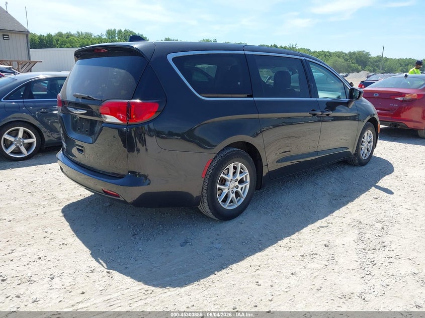 2017 CHRYSLER PACIFICA auction photo 4
