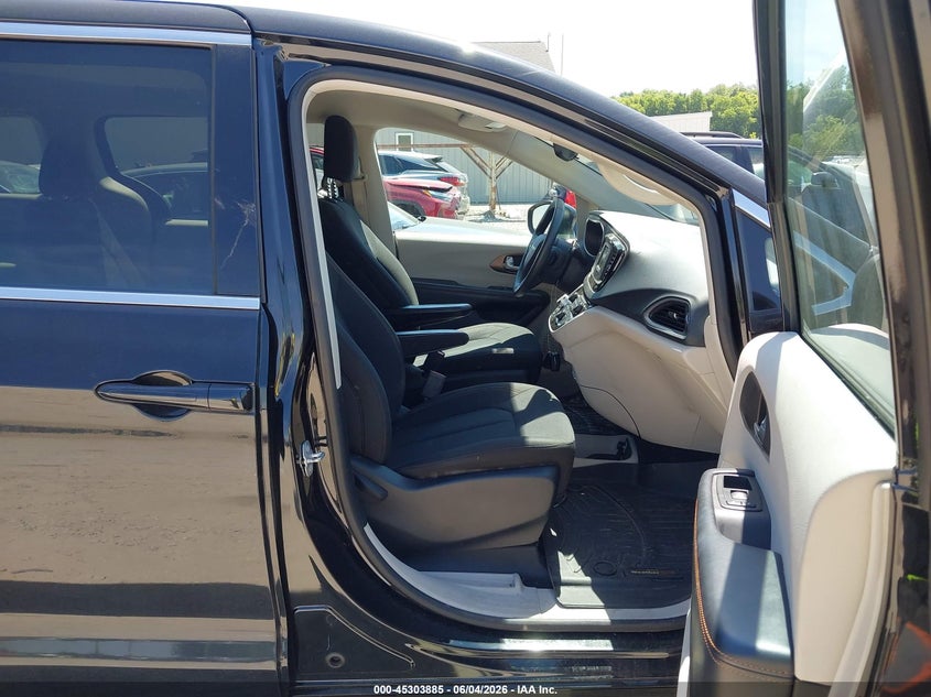2017 CHRYSLER PACIFICA auction photo 5