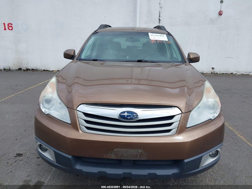 4S4BRBFC8C3247583 2012 Subaru Outback 2.5 2.5I Premium brown