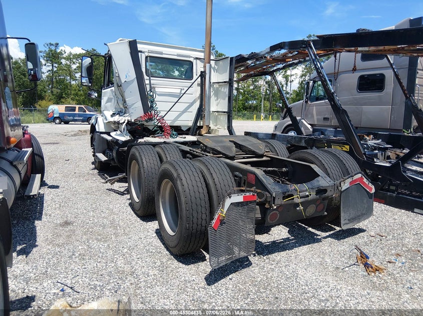 2014 VOLVO VN auction photo 3