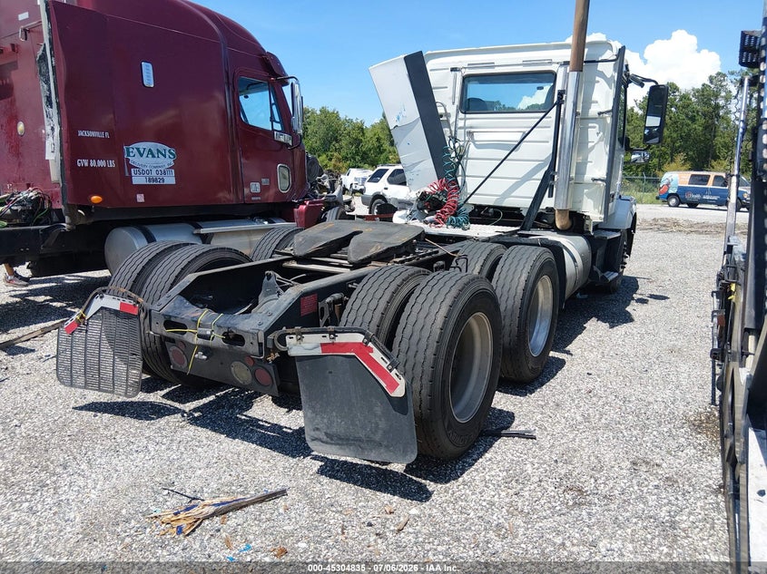 2014 VOLVO VN auction photo 4