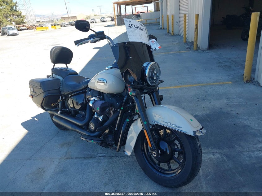 2022 Harley-Davidson FLHCS