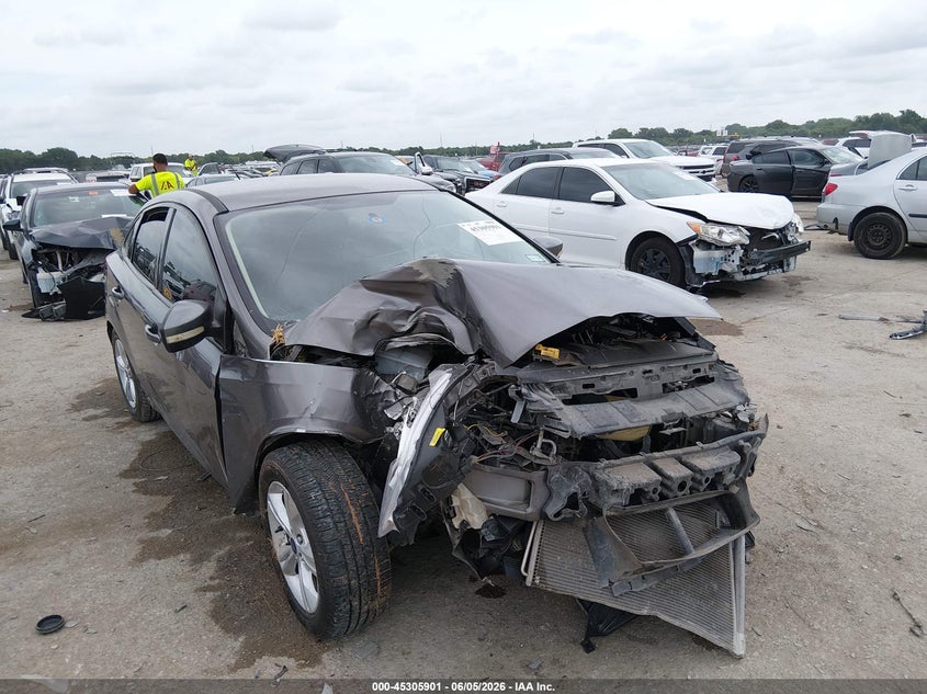 Vin: 1fadp3f26el339073, lot: 45803764, ford focus se 2014 img_1