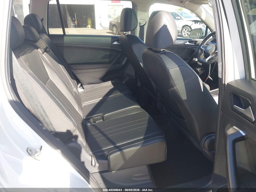 2024 VOLKSWAGEN TIGUAN auction photo 8