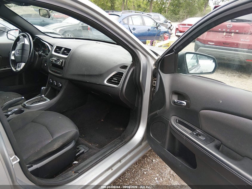 2013 DODGE AVENGER auction photo 5