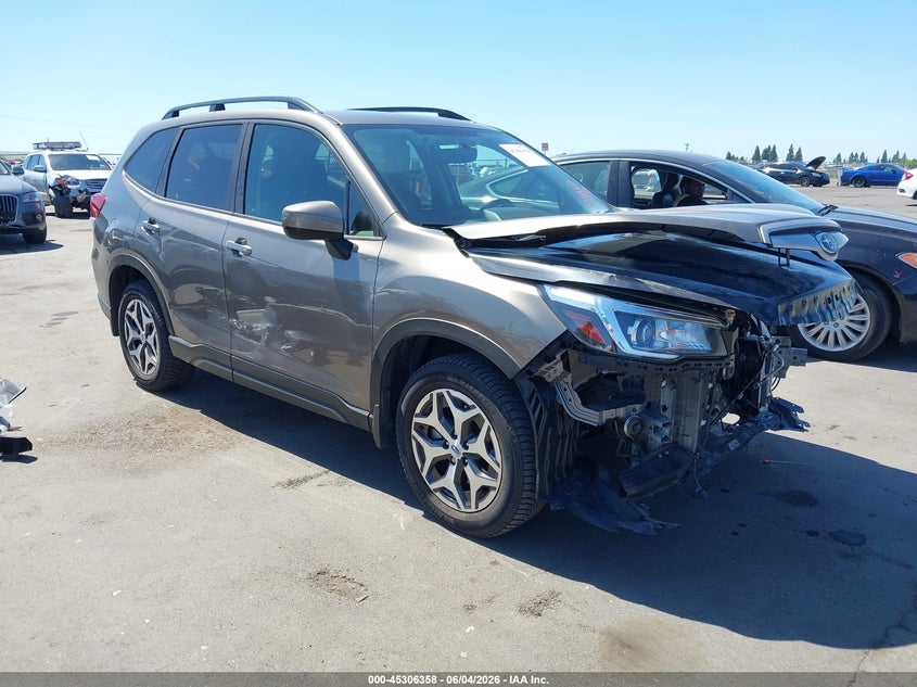 Vin: jf2skajc3lh403138, lot: 45804221, subaru forester premium 2020 img_1