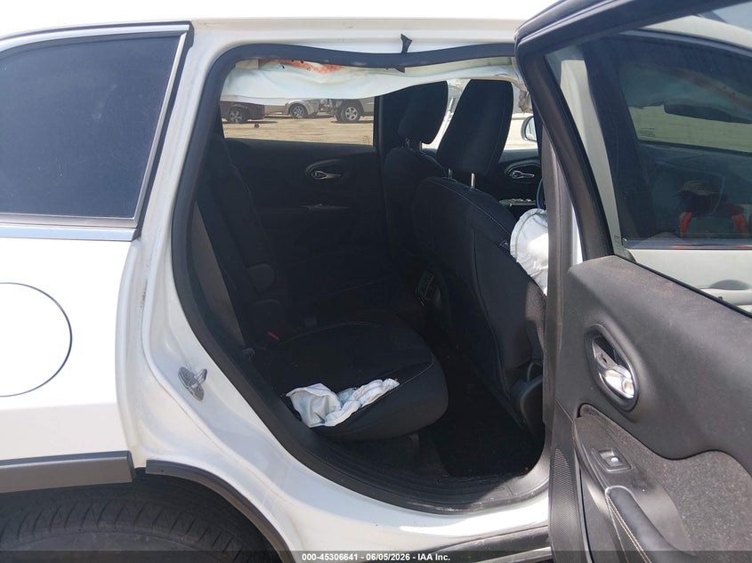 2015 Jeep Cherokee Latitude VIN: 1C4PJMCBXFW558279 Lot: 45306641