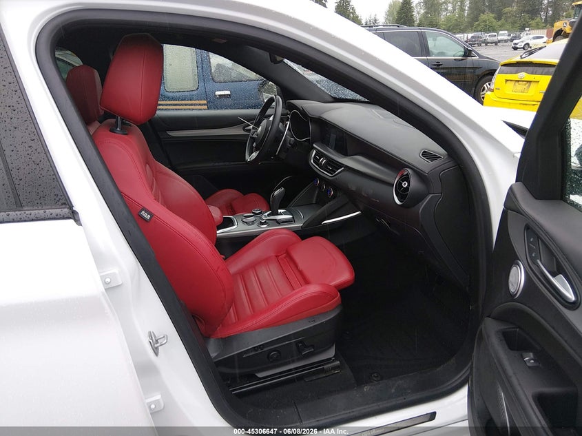 2023 ALFA ROMEO STELVIO auction photo 5