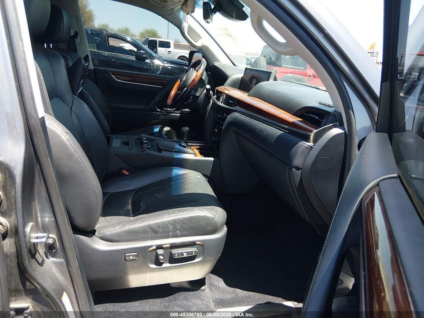 2016 LEXUS LX 570 auction photo 5