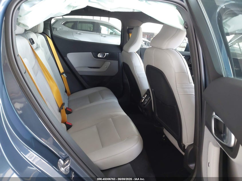 2023 Polestar 2 Long Range Dual Motor Bst Edition 230/Long Range Dual Motor Bst Edition 270 VIN: YSMET3KA8PL126480 Lot: 45306763