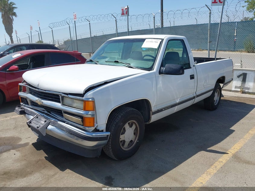 1998 Chevrolet C1500 Fleetside 1GCEC14M1WZ153796 photo 1