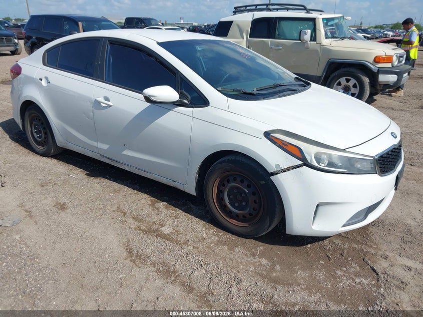 Vin: 3kpfk4a7xhe077341, lot: 45804871, kia forte lx 2017 img_1