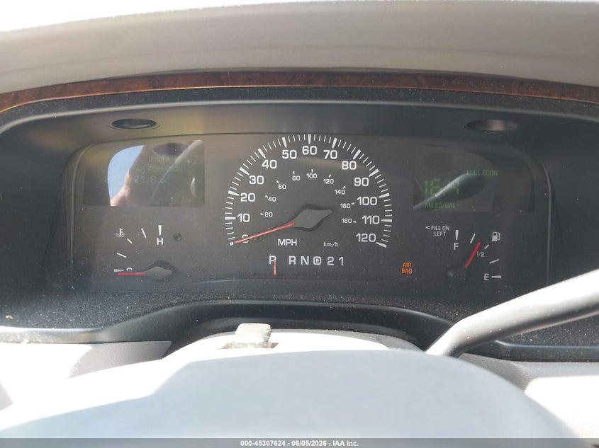 2000 Lincoln Town Car Executive VIN: 1LNHM81W6YY880235 Lot: 45307624