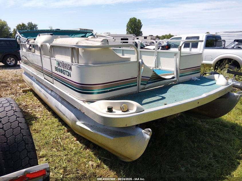 2001 BENNINGTON PONTOON 18' auction photo 2