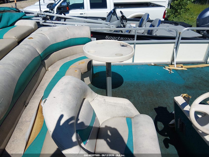 2001 BENNINGTON PONTOON 18' auction photo 5