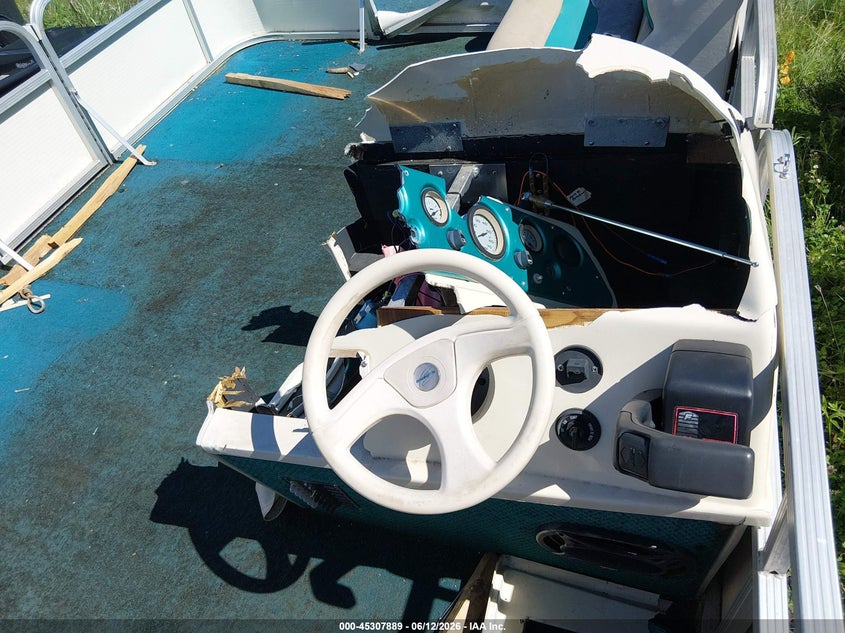 2001 BENNINGTON PONTOON 18' auction photo 6