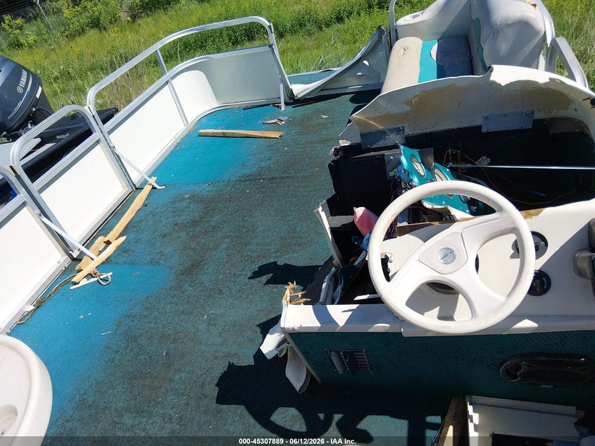 2001 BENNINGTON PONTOON 18' auction photo 8