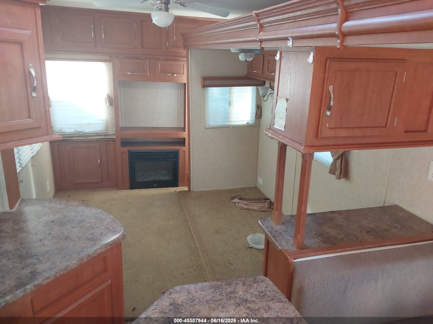 2012 RECREATION BY DESIGN 5TH WHEEL TRAVEL TRAILER auction photo 8